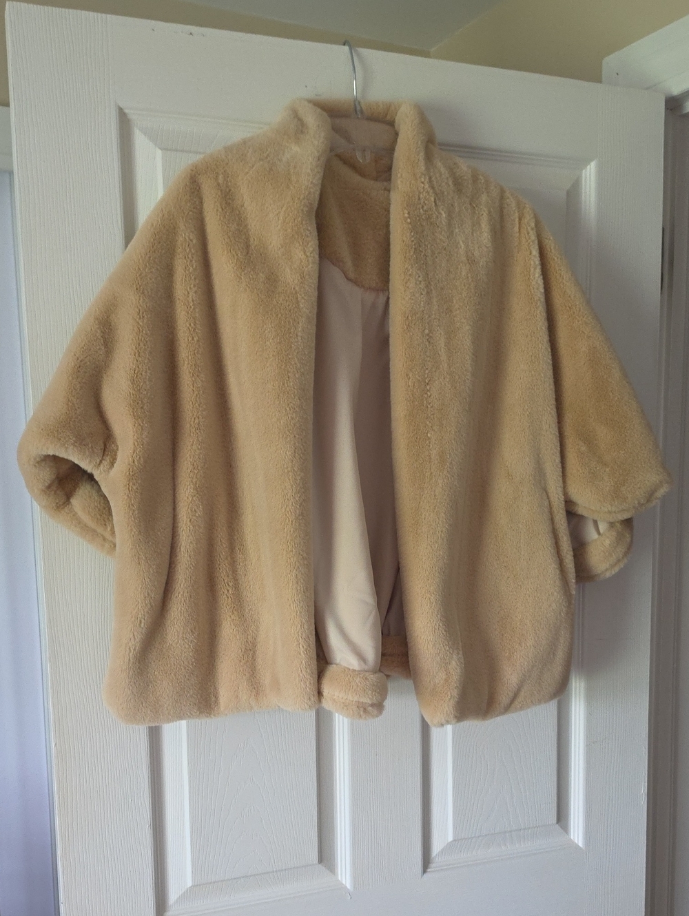 Women's Cream Faux Teddy Fur Short Wrap/Stole